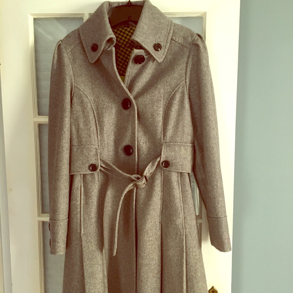 Steve Madden wool 4 button belted trench coat.